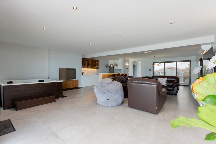 7 Bedroom Property for Sale in Calypso Beach Western Cape
